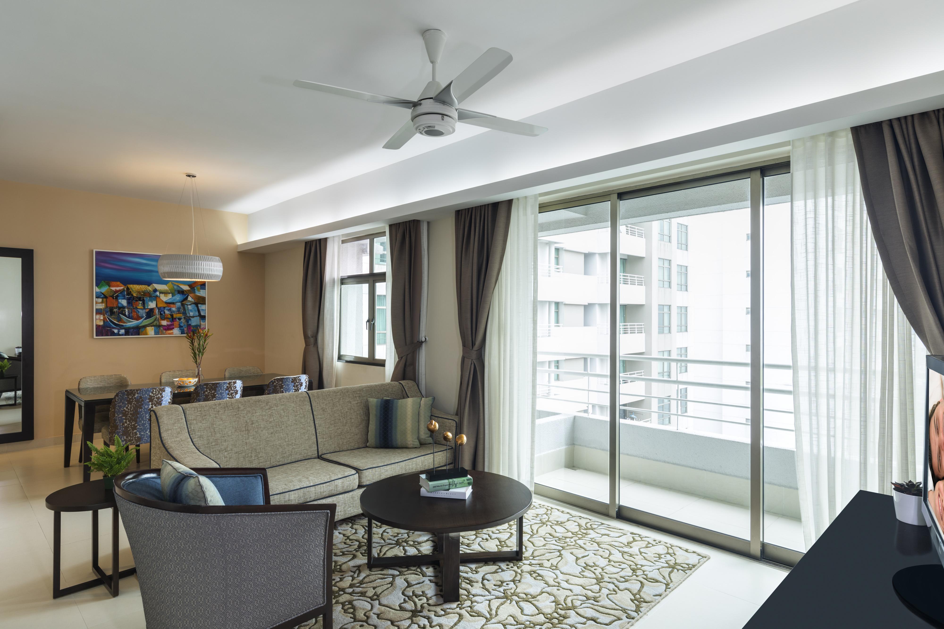 Somerset Ho Chi Minh-byen Eksteriør bilde A living room with a ceiling fan